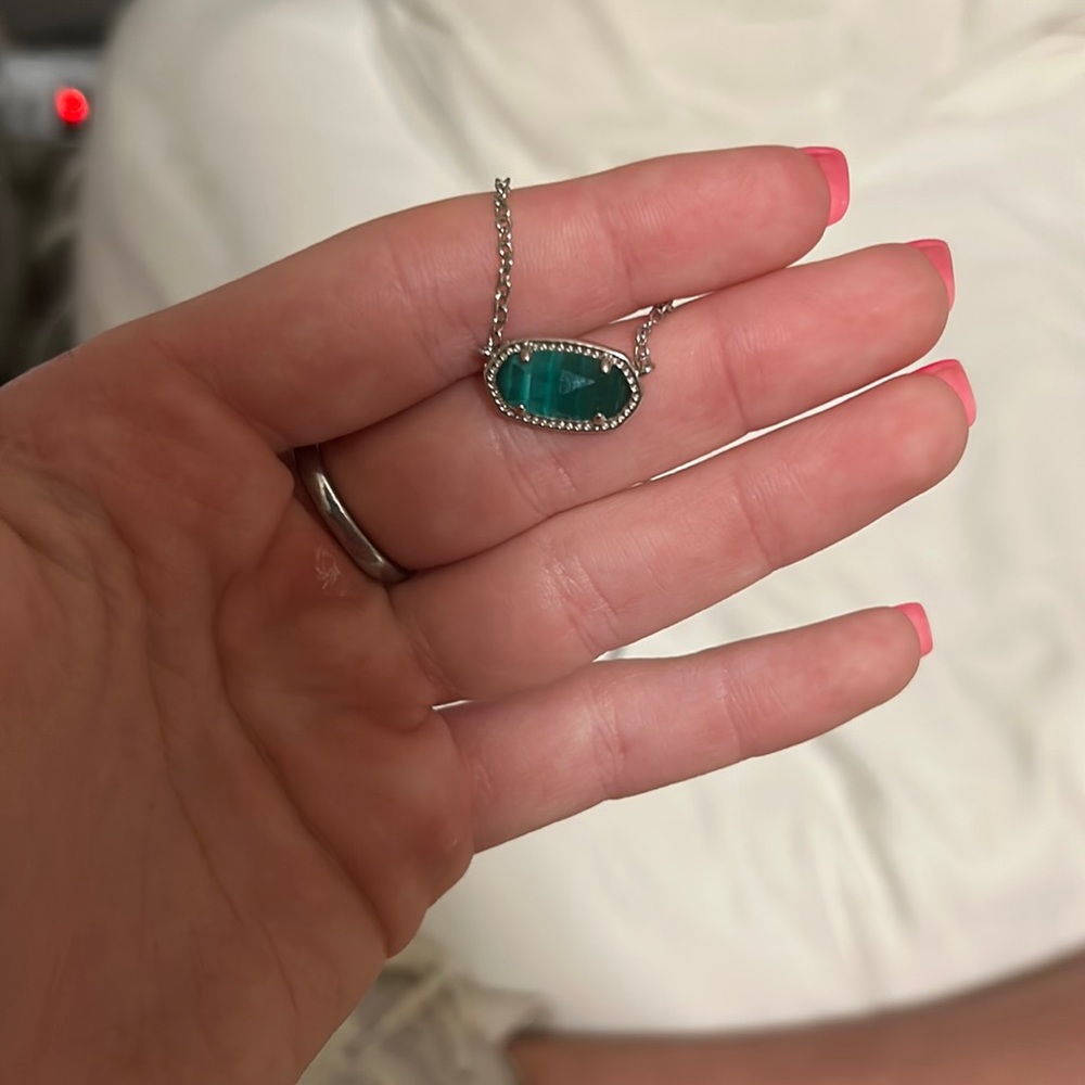 Kendra Scott necklace